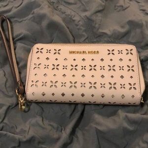 Micheal kors wristlet